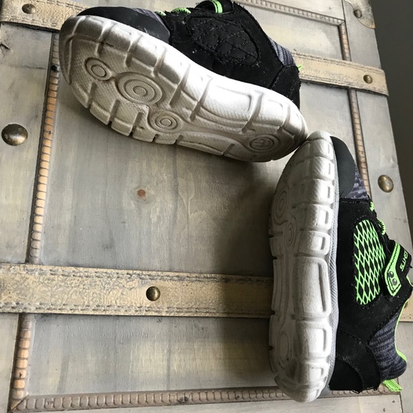 Sneakers - Picture 4 of 4